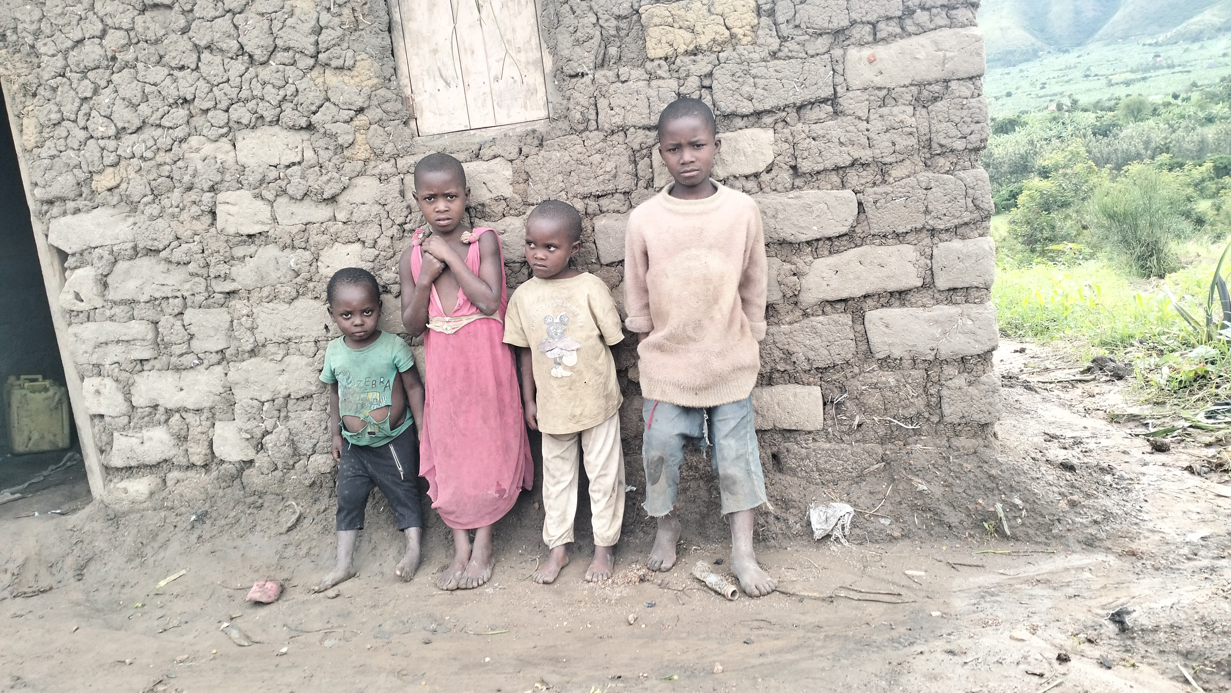 Help Store in Uganda keep his family to have a better living